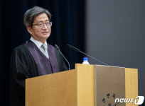 식사하는 김명수 대법원장