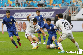 FC서울 정한민 '들어가라!'