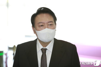 출근길 문답 나선 윤석열 대통령