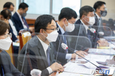 [국감] 답변하는 허성욱 정보통신산업진흥원장