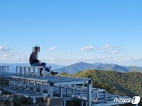 부산 백양산 정상, 안내문·안전장치 없이 위험천만 데크 공사…시민 불편