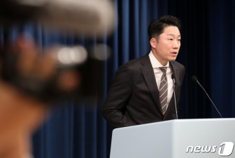 현안 브리핑하는 이재명 대통령실 부대변인
