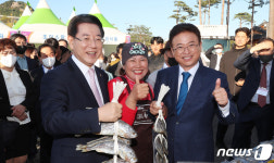 김영록 전남지사, 이철우 경북지사와 상생장터 방문