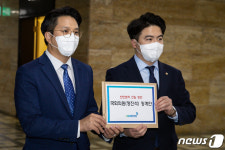 민주, 정진석 '친일 발언' 징계안 제출