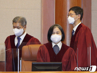 '골프접대 의혹' 이영진 헌법재판관 소환 초읽기