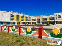 북한 연포농장에 지어진 새 문화시설…온 세상이 부러워할 마을