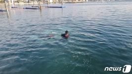 부산 기장 바다에 차량 빠져…60대 운전자 숨져