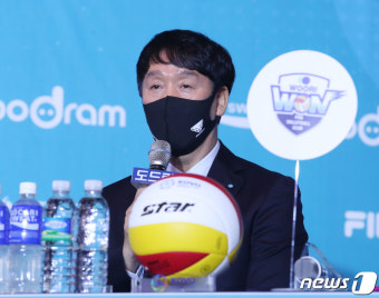 포부 밝히는 우리카드 신영철 감독