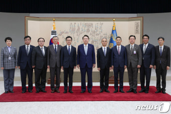 윤 대통령, 2022 추계 공관장 신임장 수여식