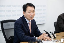 양곡관리법 관련 긴급 기자회견 하는 성일종 국민의힘 정책위의장
