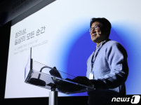 NC문화재단 컨퍼런스 기조강연하는 폴 김