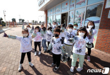 물감놀이하는 연평도 아이들