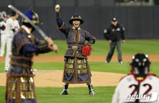 무예 고수의 힘찬 시구