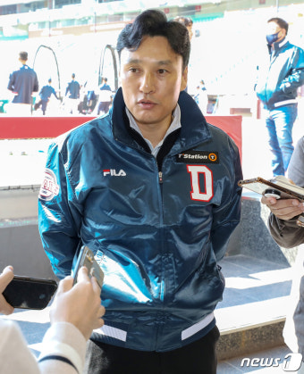 올 시즌 각오 밝히는 이승엽 두산 감독