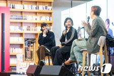 토크콘서트하는 옥상달빛
