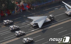 中 최첨단 스텔스 무인 정찰기 GJ-11 공개…공중 우위 장악