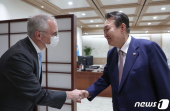 尹, 나이지리아 대통령과 정상회담…CEPI 대표·설리번 美의원 접견(종합)