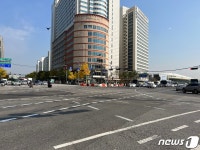 공사판·10차로 건너 2㎞ 떨어진 학교 가라고? vs 초과밀학급 안돼