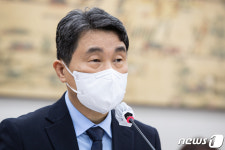 교육위원 자료 요구 답하는 이주호 교육부 장관 후보자