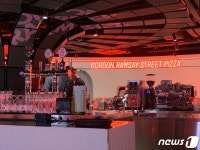 [르포]90분 무한리필·화덕쇼 눈요기…서울숲 고든 램지 스트리트 피자