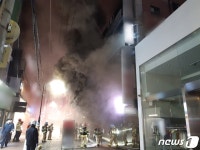 대구 동성로 6층 빌딩 1층 상가서 불…2시간만에 진화, 5명 연기흡입