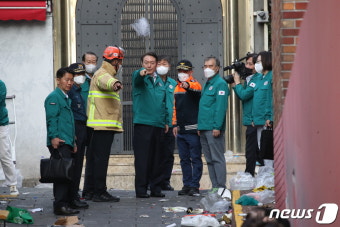 윤석열 대통령, 핼러윈 이태원 참사 현장 찾아
