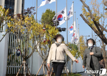 조기 게양된 정부서울청사