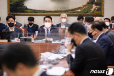 질의 답변하는 김인중 농림축산식품부 차관