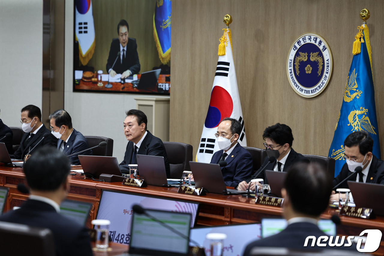 윤석열 대통령, 체코 원전 수주 발언 논란 계속될 듯