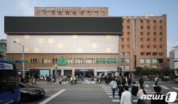 추모공간 마련된 이태원역 1번 출구