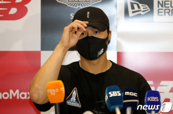 귀국후 인터뷰 갖는 김하성