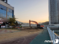 여수 웅천 신축 아파트 공사장 흙막이벽 붕괴…이틀째 복구작업