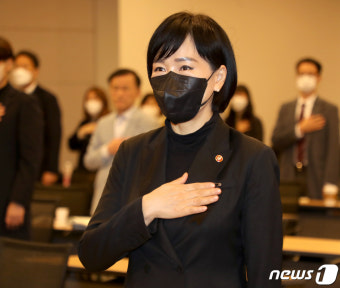 국민의례 하는 전현희 국민권익위원장