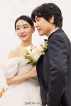최성국 장가가던 날…24세 연하 미모 신부에 진한 입맞춤