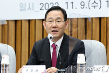 발언하는 주호영 원내대표