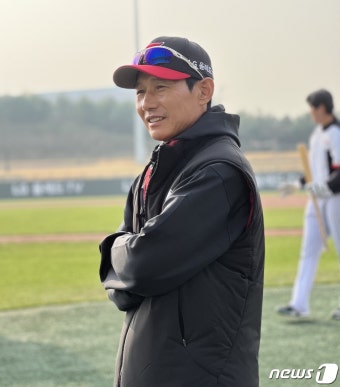 염경엽 LG 감독, '밥 한 번 먹은 적 없는' 김정준 수석코치 선임 이유는?