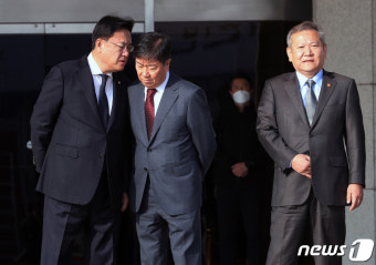 대화하는 정진석 비대위원장과 김대기 비서실장