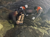 창원해경, 갯바위서 추락한 60대 낚시객 구조