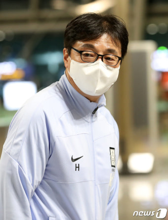 아랍에미리트 향하는 황선홍 감독