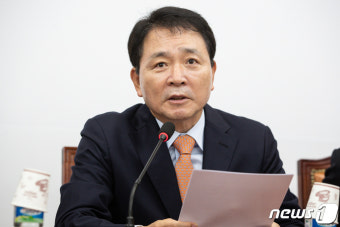 모두 발언하는 성일종 국민의힘 정책위의장