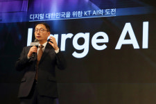 구현모 KT 대표, 초거대 AI로 승부수…디지코 전략 옳았다(종합)