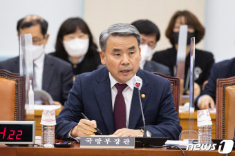 질의 답변하는 이종섭 국방 장관