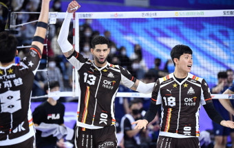 '레오 트리플 크라운' OK금융그룹, 대한항공 제압…3연승+4위 도약