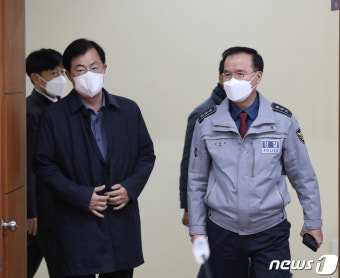 김광호 청장 안내받는 이만희 위원장