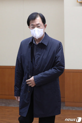 서울경찰청 방문하는 이만희 위원장