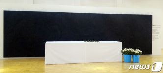 존치냐 철거냐…수년째 논란 상무관 검은비는 어떤 작품?