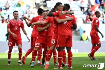 [월드컵] '엠볼로 결승골' 스위스, 카메룬에 1-0…3회 연속 16강 청신호