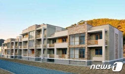 노동신문 짧은 기간에 백수십 세대 살림집들 보란듯 일떠 세워