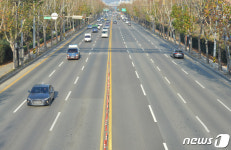 화물차 자취 감춘 포스코 앞 도로…포항철강공단 수송 전면 중단