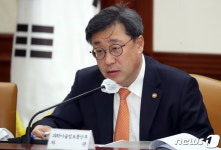 사회관계장관회의 모두 발언하는 박윤규 차관